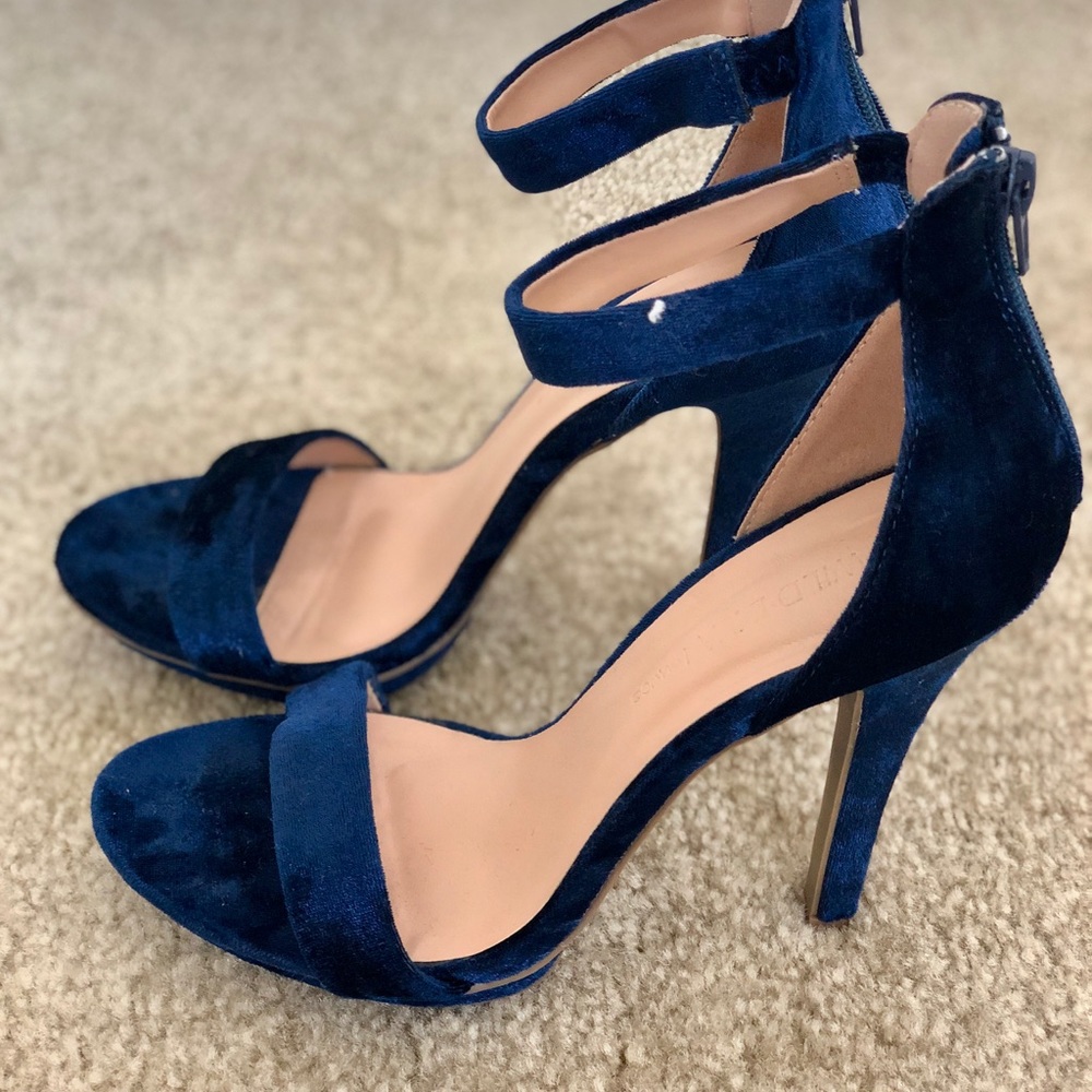 WILD DIVA Lounge Dark Blue Velvet Pumps